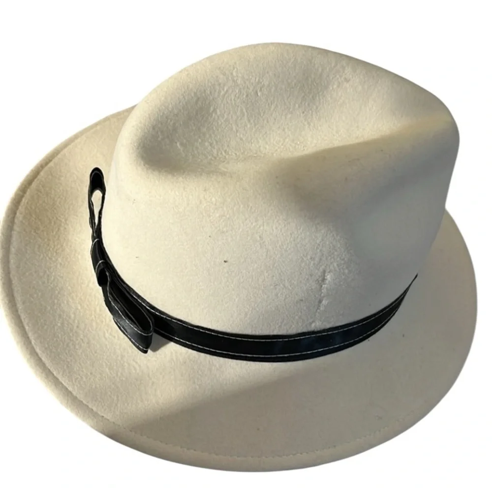 COUNTER-FIT ivory felt fedora with very dark navy or black ribbon one size